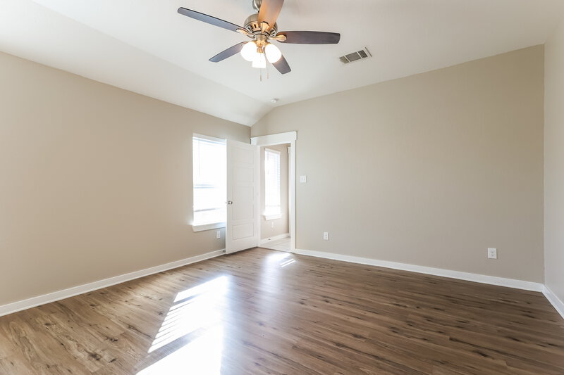 2,095/Mo, 10526 Rosalina Loop Converse, TX 78109 Main Bedroom View