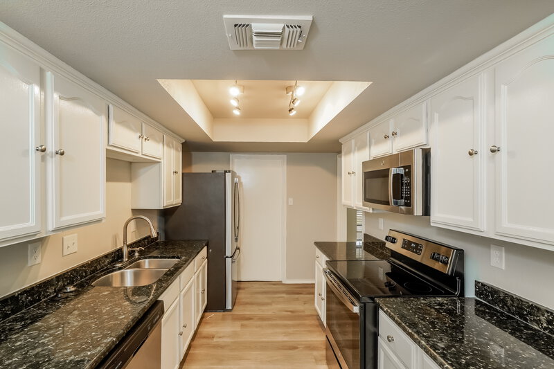 2,200/Mo, 2654 Burning Trail St San Antonio, TX 78247 Kitchen View 2