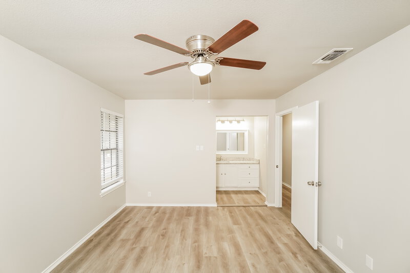 2,200/Mo, 2654 Burning Trail St San Antonio, TX 78247 Main Bedroom View 2