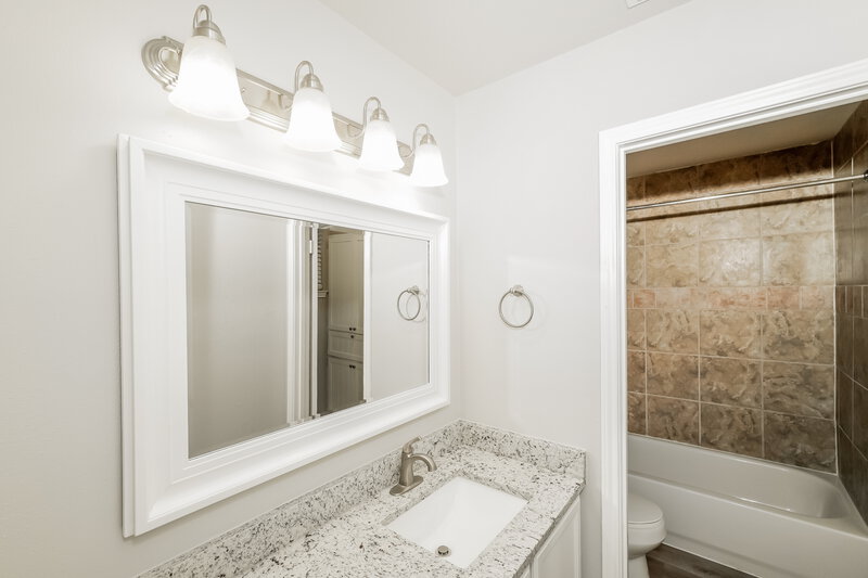 2,200/Mo, 2654 Burning Trail St San Antonio, TX 78247 Main Bathroom View
