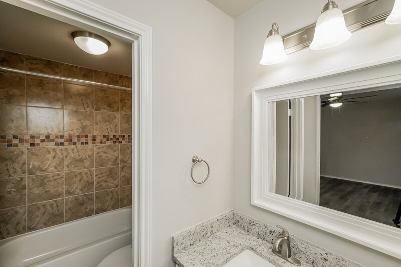 2,200/Mo, 2654 Burning Trail St San Antonio, TX 78247 Bathroom View
