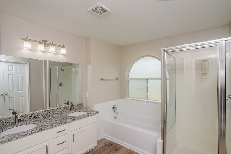 2,015/Mo, 9941 Pony Spur San Antonio, TX 78254 Main Bathroom View