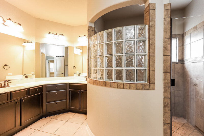 2,365/Mo, 8834 Kallison Arbor San Antonio, TX 78254 Main Bathroom View