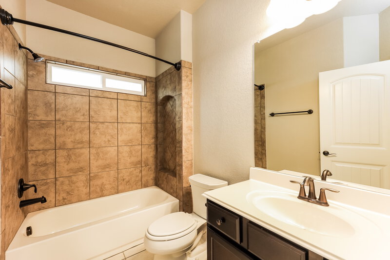 2,365/Mo, 8834 Kallison Arbor San Antonio, TX 78254 Bathroom View