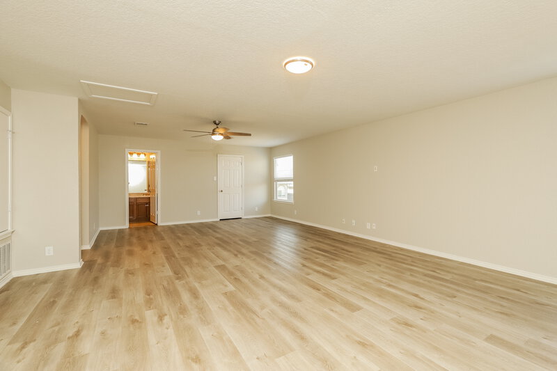 2,460/Mo, 9419 Palomino Path San Antonio, TX 78254 Main Bedroom View