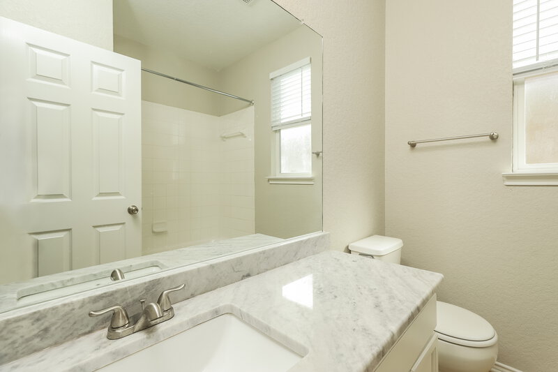 2,460/Mo, 9419 Palomino Path San Antonio, TX 78254 Main Bathroom View
