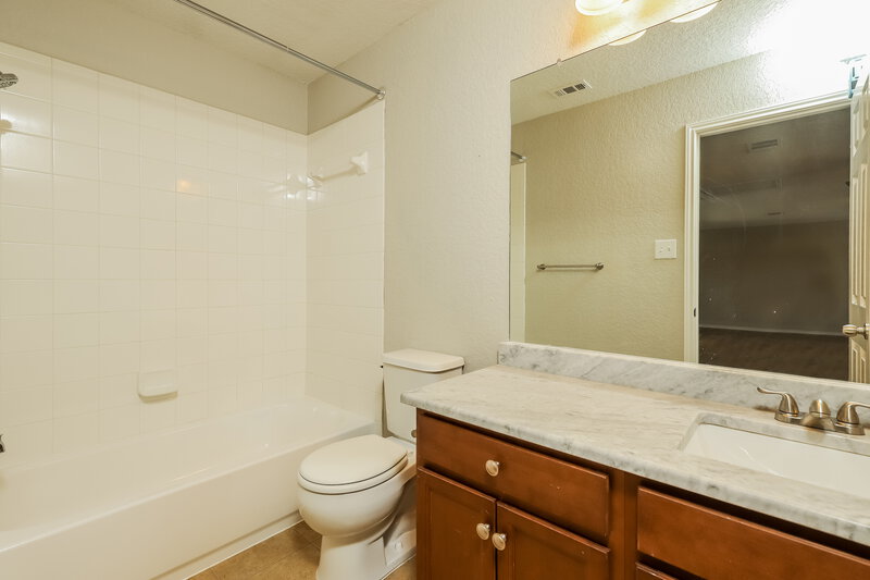 2,460/Mo, 9419 Palomino Path San Antonio, TX 78254 Bathroom View