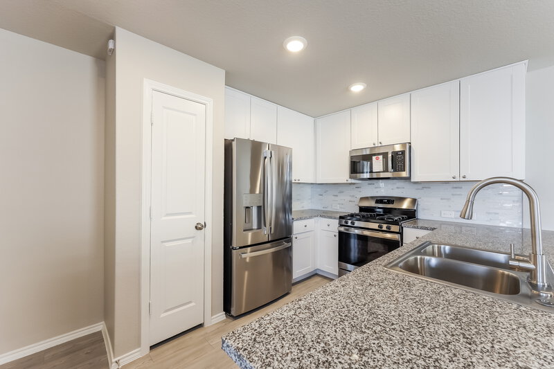 2,115/Mo, 8018 Dovers Den San Antonio, TX 78253 Kitchen View