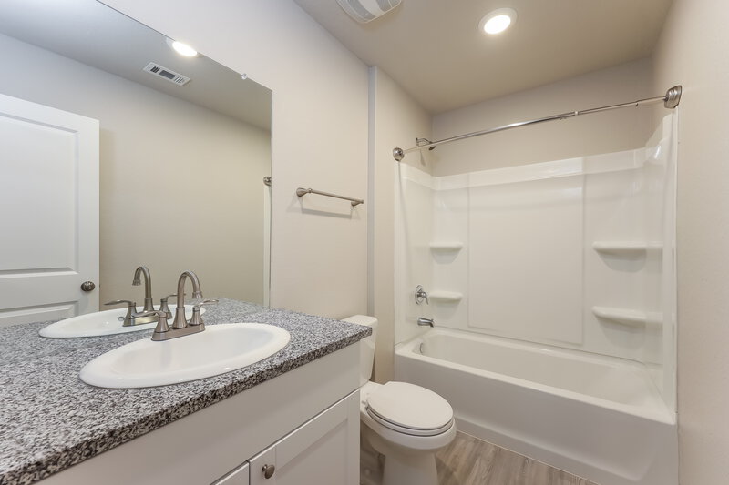 2,115/Mo, 8018 Dovers Den San Antonio, TX 78253 Bathroom View