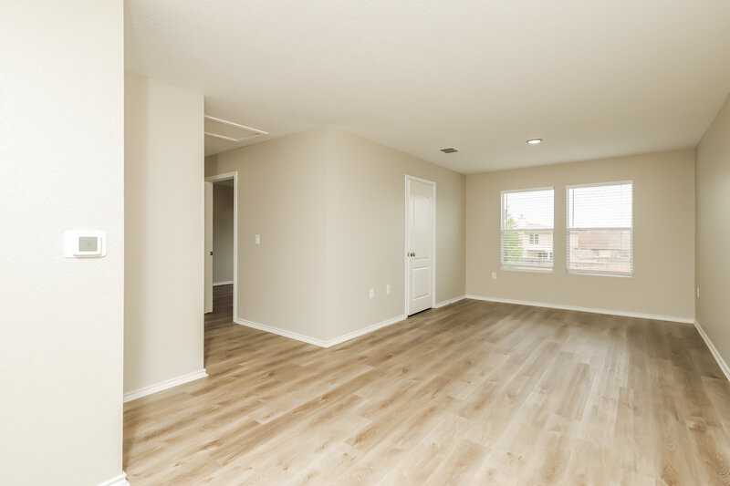 0/Mo, 6018 Blossom Bnd San Antonio, TX 78218 Family Room View 2