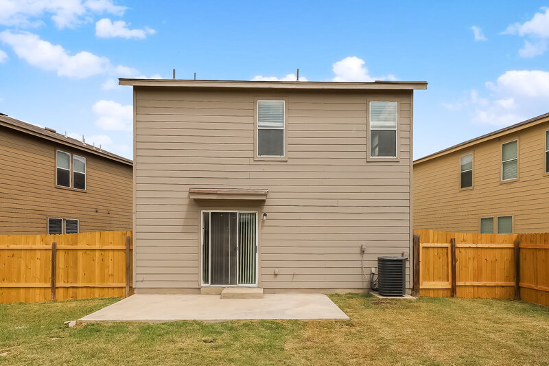 0/Mo, 6018 Blossom Bnd San Antonio, TX 78218 Rear View