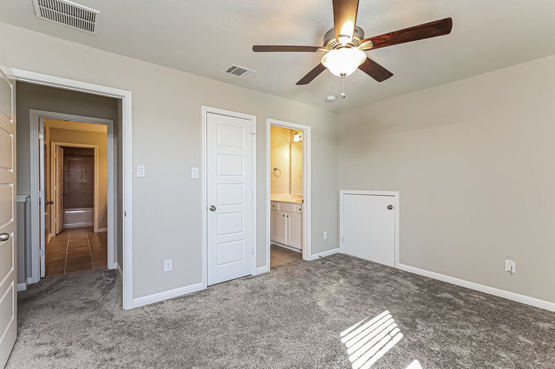2,610/Mo, 11623 Troubadour Trl San Antonio, TX 78245 Main Bedroom View