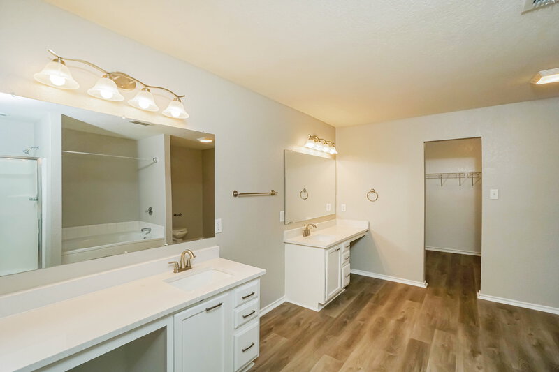 1,760/Mo, 245 Hinge Path Cibolo, TX 78108 Main Bathroom View