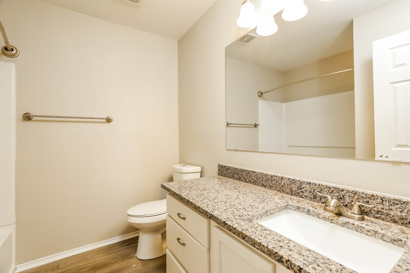 2,800/Mo, 245 Stampede Rnch Schertz, TX 78154 Bathroom View