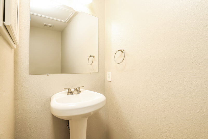 2,800/Mo, 245 Stampede Rnch Schertz, TX 78154 Powder Room View