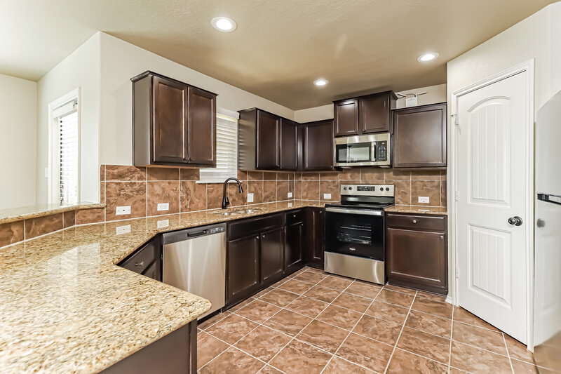1,850/Mo, 1433 Anise Ln San Antonio, TX 78245 Kitchen View