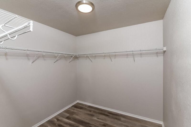 2,040/Mo, 234 Ville Serene San Antonio, TX 78253 Walk In Closet View