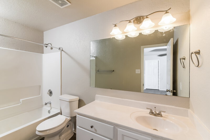 2,040/Mo, 234 Ville Serene San Antonio, TX 78253 Bathroom View