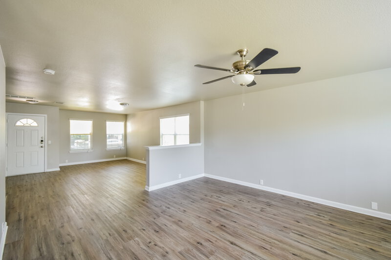 1,820/Mo, 10943 Palomino Blf San Antonio, TX 78245 Living Room View 2