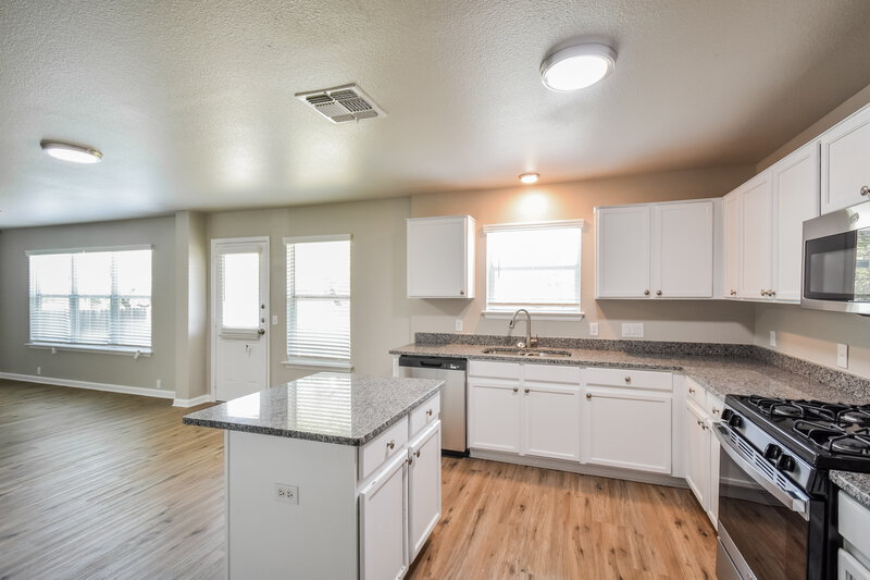 1,820/Mo, 10943 Palomino Blf San Antonio, TX 78245 Kitchen View 2