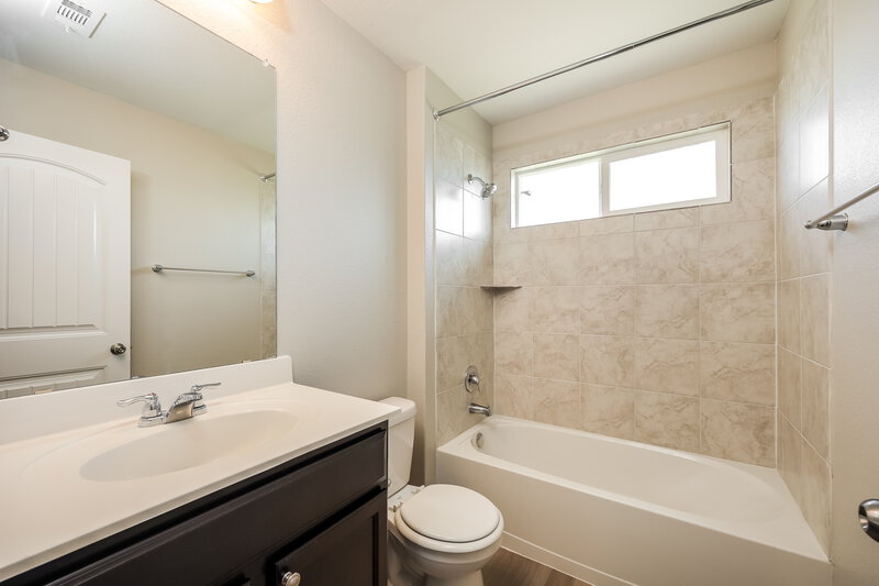 2,095/Mo, 12023 Fire Opal San Antonio, TX 78245 Bathroom View