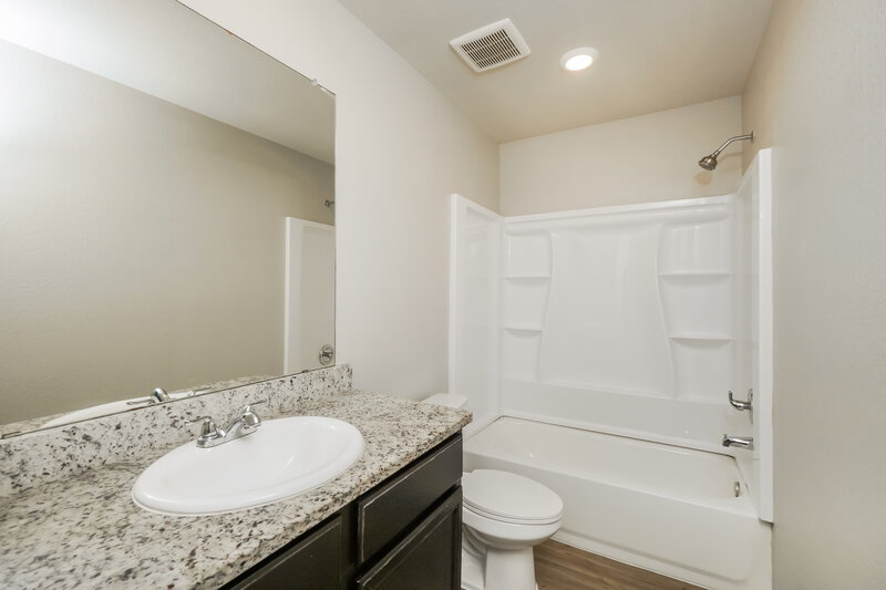1,740/Mo, 11703 Viney Pass San Antonio, TX 78252 Bathroom View
