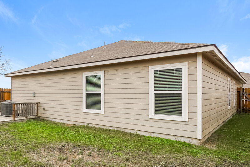 1,740/Mo, 11703 Viney Pass San Antonio, TX 78252 Rear View