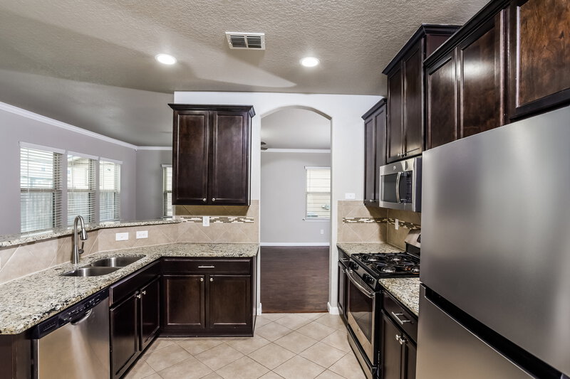 2,180/Mo, 8411 Buckhorn Parke San Antonio, TX 78254 Kitchen View