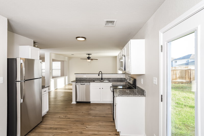2,220/Mo, 2630 Thunder Gulch San Antonio, TX 78245 Kitchen View