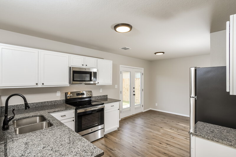 2,220/Mo, 2630 Thunder Gulch San Antonio, TX 78245 Kitchen View 2