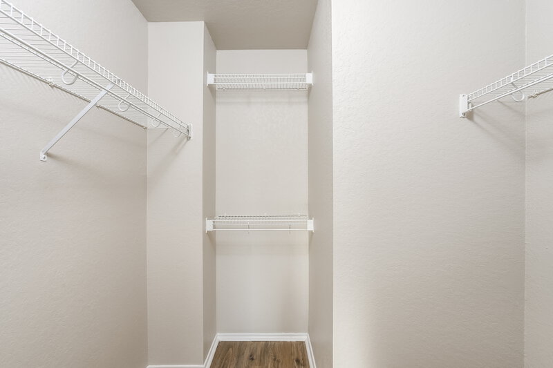 2,220/Mo, 2630 Thunder Gulch San Antonio, TX 78245 Walk In Closet View