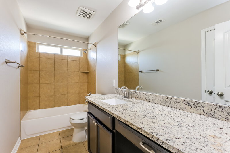 1,970/Mo, 9850 Red Iron Crk Converse, TX 78109 Bathroom View