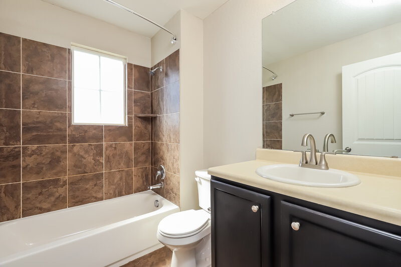 2,345/Mo, 11643 Hidden Ter San Antonio, TX 78245 Bathroom View