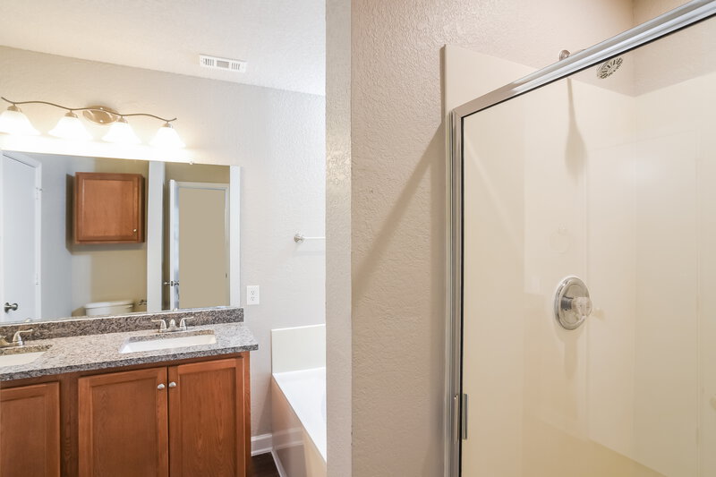 1,865/Mo, 2727 Middleground San Antonio, TX 78245 Main Bathroom View
