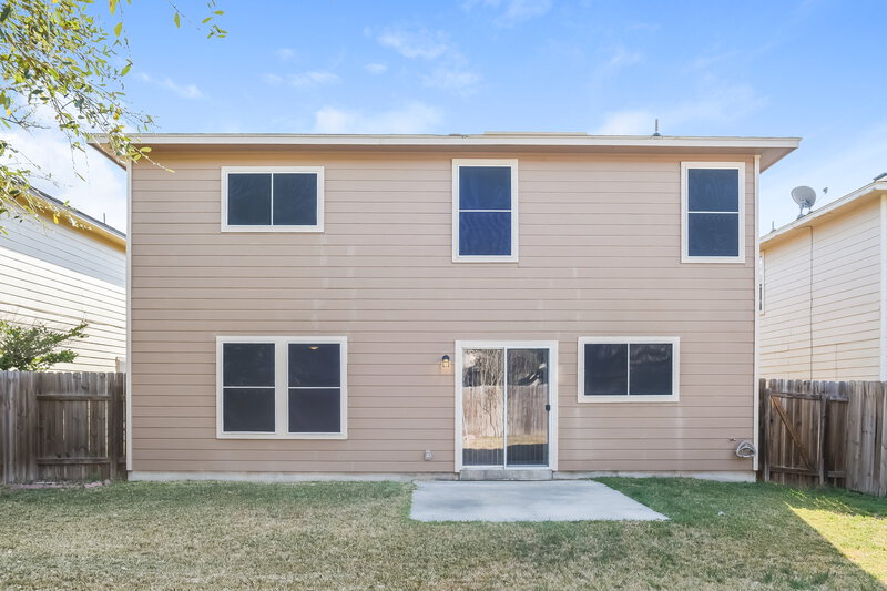 1,865/Mo, 2727 Middleground San Antonio, TX 78245 Rear View