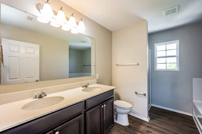1,675/Mo, 10210 Castello Cyn San Antonio, TX 78254 Main Bathroom View