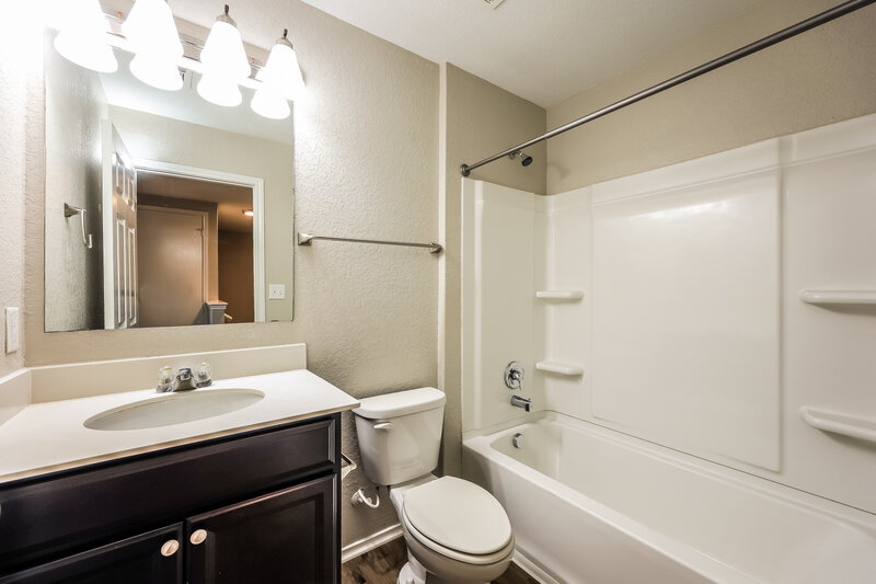 1,675/Mo, 10210 Castello Cyn San Antonio, TX 78254 Bathroom View
