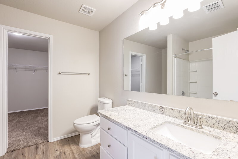 2,440/Mo, 24610 Corral Gables San Antonio, TX 78261 Bathroom View