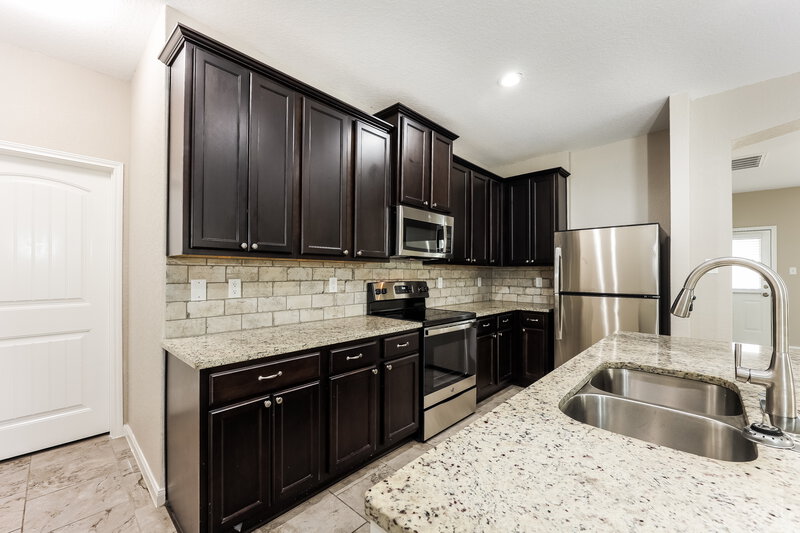 2,565/Mo, 8915 Arundal Gdn Converse, TX 78109 Kitchen View 2