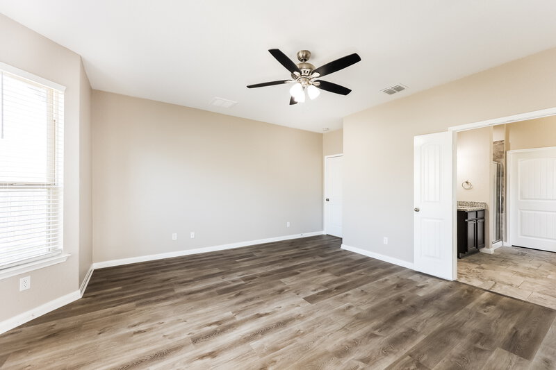 2,565/Mo, 8915 Arundal Gdn Converse, TX 78109 Main Bedroom View 2