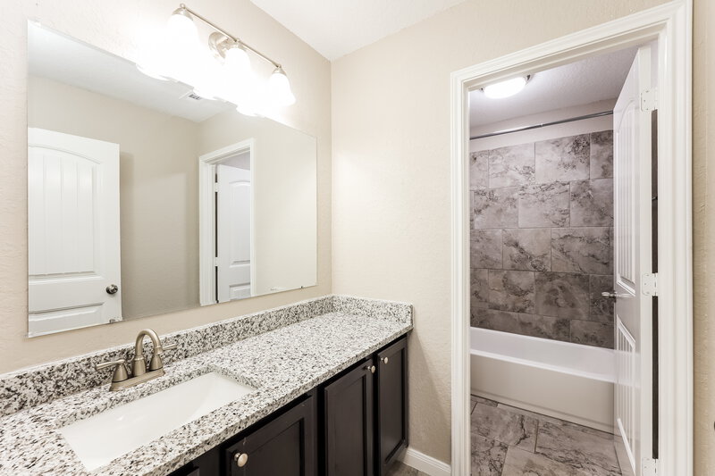 2,565/Mo, 8915 Arundal Gdn Converse, TX 78109 Bathroom View