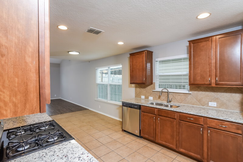 1,865/Mo, 155 Nesting Gdn San Antonio, TX 78253 Kitchen View 2
