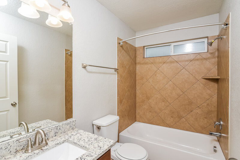 1,865/Mo, 155 Nesting Gdn San Antonio, TX 78253 Bathroom View