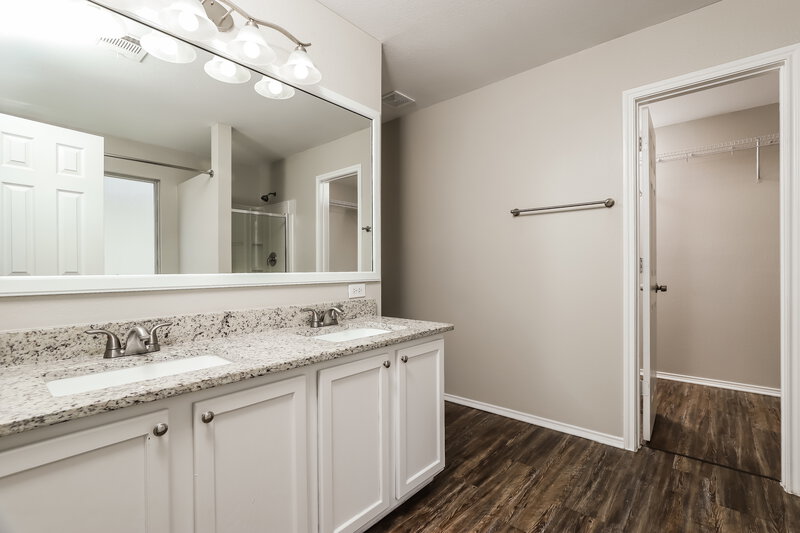 2,550/Mo, 12807 Capri San Antonio, TX 78253 Main Bathroom View