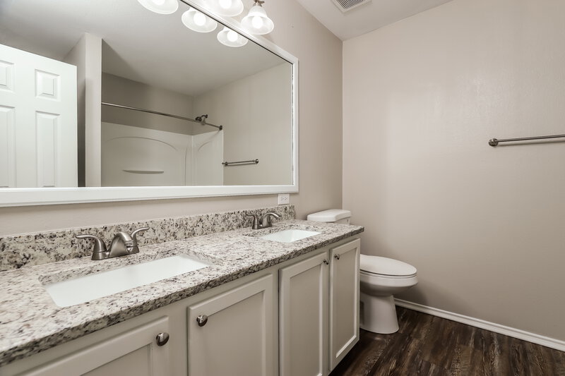2,550/Mo, 12807 Capri San Antonio, TX 78253 Bathroom View