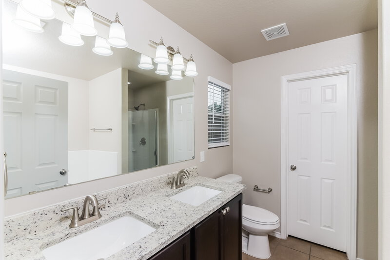 2,190/Mo, 11811 Dove Rnch San Antonio, TX 78254 Main Bathroom View