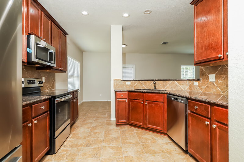 0/Mo, 9950 Fuchsia Vw San Antonio, TX 78245 Kitchen View 2