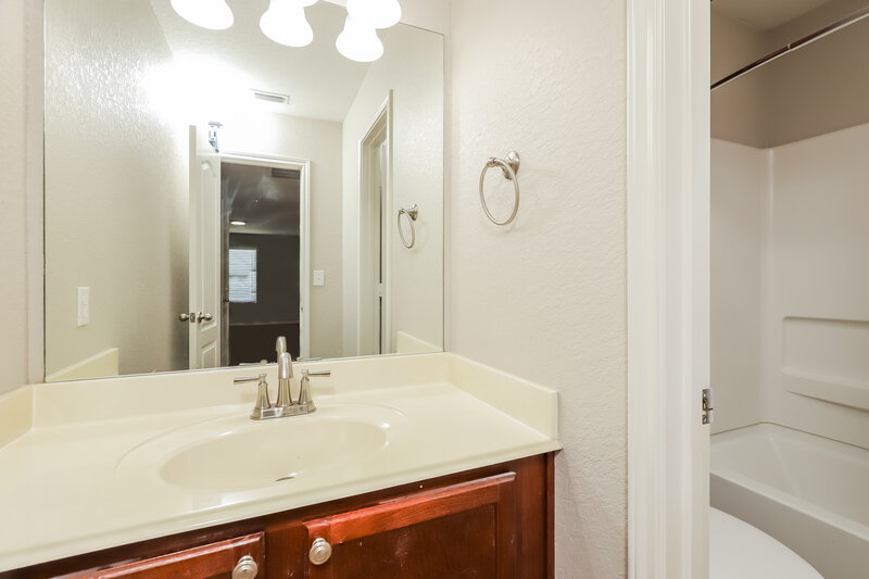 0/Mo, 9950 Fuchsia Vw San Antonio, TX 78245 Bathroom View 2