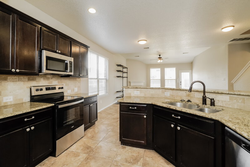 2,275/Mo, 325 Buckboard Ln Cibolo, TX 78108 Kitchen View
