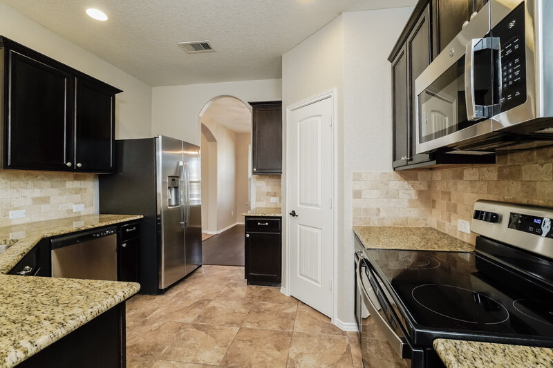 2,275/Mo, 325 Buckboard Ln Cibolo, TX 78108 Kitchen View 2